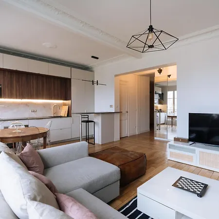 Gorgeous Riverfront 1bd Eiffel Tower! Paris