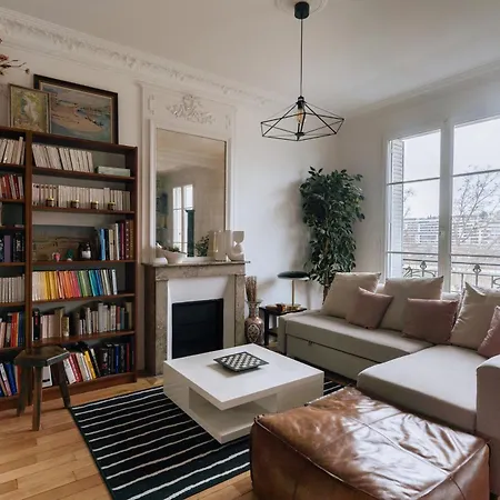 Gorgeous Riverfront 1bd Eiffel Tower! * Paris