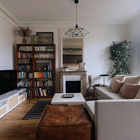 Gorgeous Riverfront 1bd Eiffel Tower! Apartment *