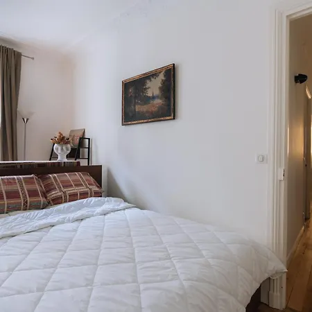 Gorgeous Riverfront 1bd Eiffel Tower! Apartment