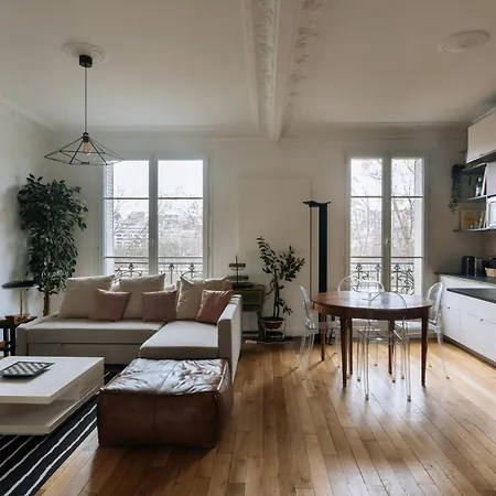 Gorgeous Riverfront 1bd Eiffel Tower! Apartment